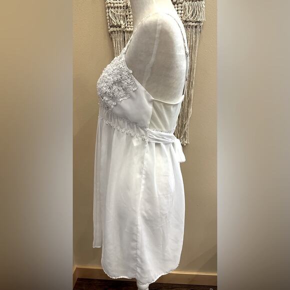 Flora Pleated‎ Lace Slip, Size Large. - Picture 3 of 8